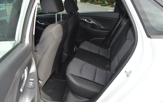Hyundai I30 cena 29889 przebieg: 301850, rok produkcji 2017 z Zduńska Wola małe 191